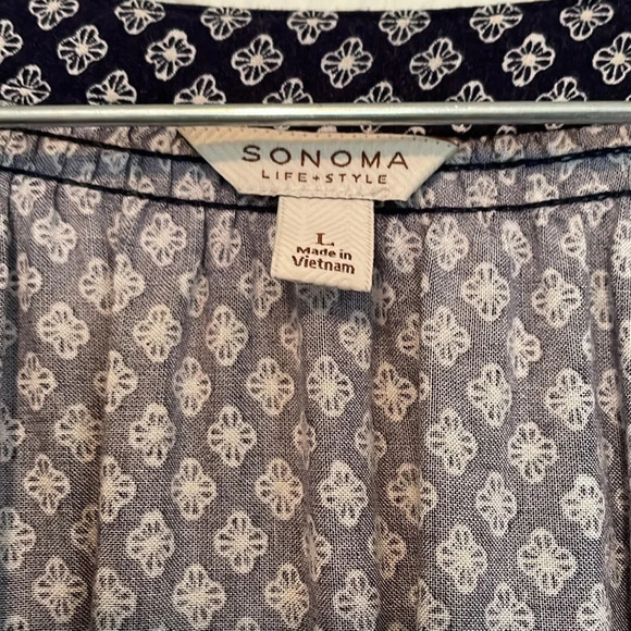 Sonoma, sz Large, navy blue peasant top. V neck. Three quarter elastic sleeves. - Picture 3 of 6